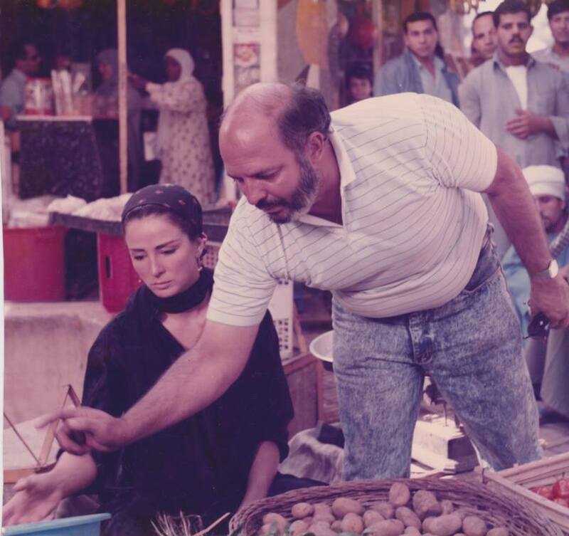 محمد خان و نجلاء فتحي خلال تصوير فيلم أحلام هند وكاميليا